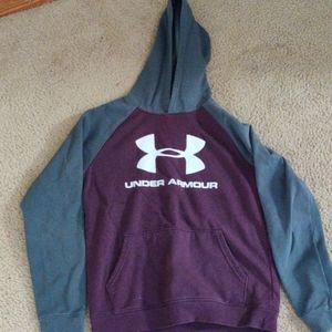 Kids under armour swewtshirt
